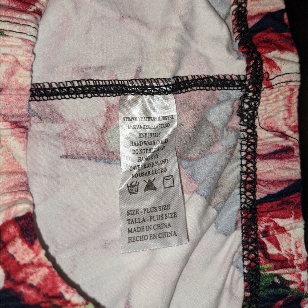 Floral on black leggings - Picture 3 of 5